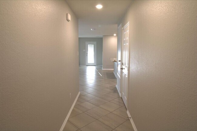 Foto del edificio - 102 Schuylerville Dr