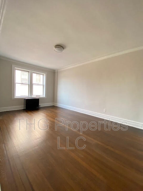 Foto del edificio - 671 Lincoln Ave