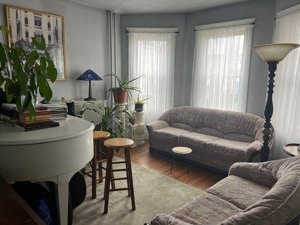 Primary Photo - 38 Hawthorn Ave