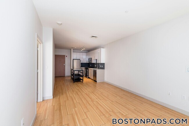 Building Photo - 320 D St