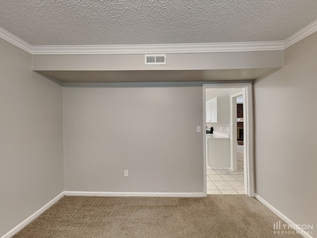 Building Photo - 7400 Palmetto Ct