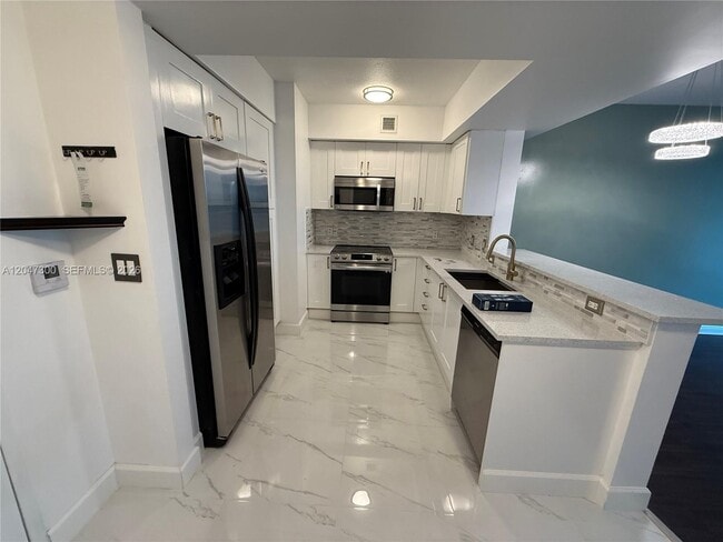 Building Photo - 1745 E Hallandale Beach Blvd