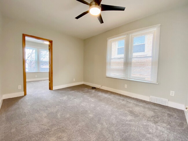 Foto del edificio - 5517 W Higgins Ave