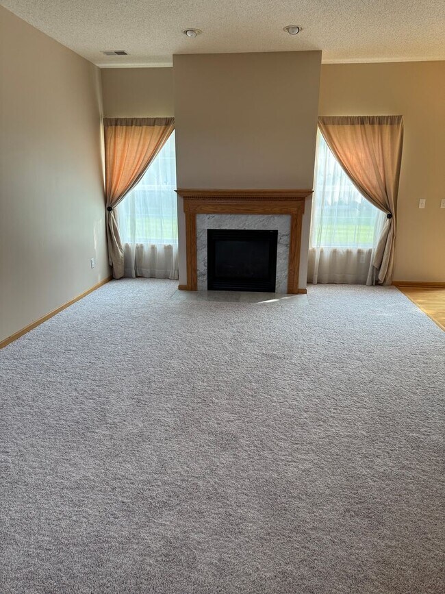 Foto del edificio - 2BR+LOFT/2.5BA Townhouse- Great Shakopee l...