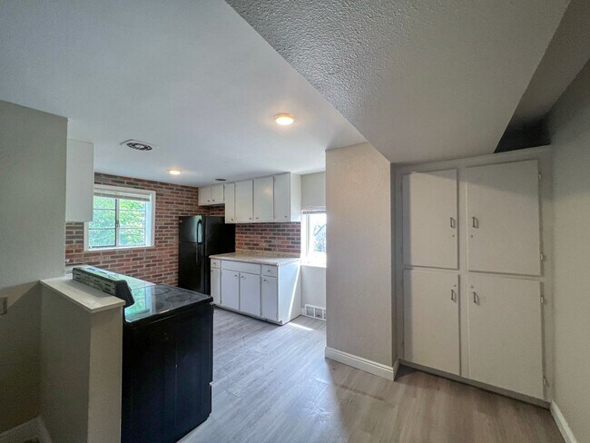 Foto del edificio - 905 E 16th St