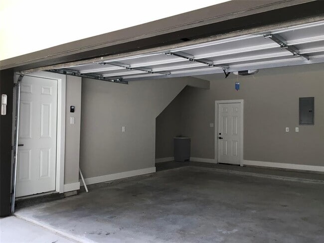 Building Photo - 2109 Marnel Rd