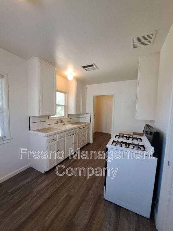 Building Photo - 438 N Effie St.