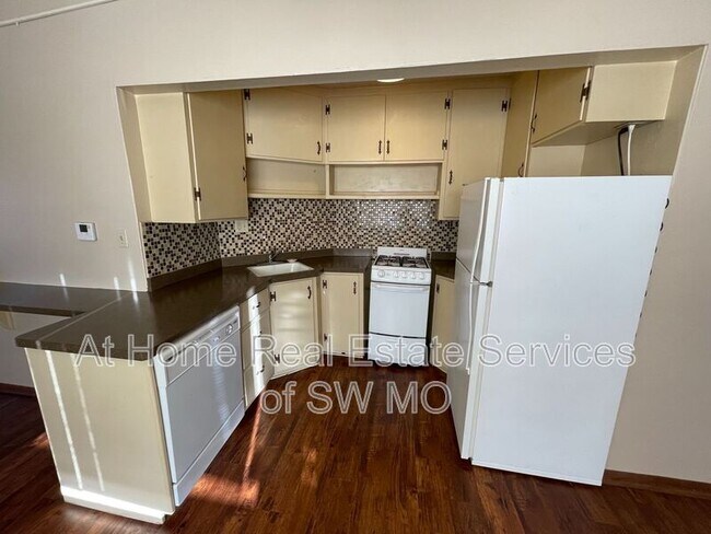 Building Photo - 1836 S Sieger Dr