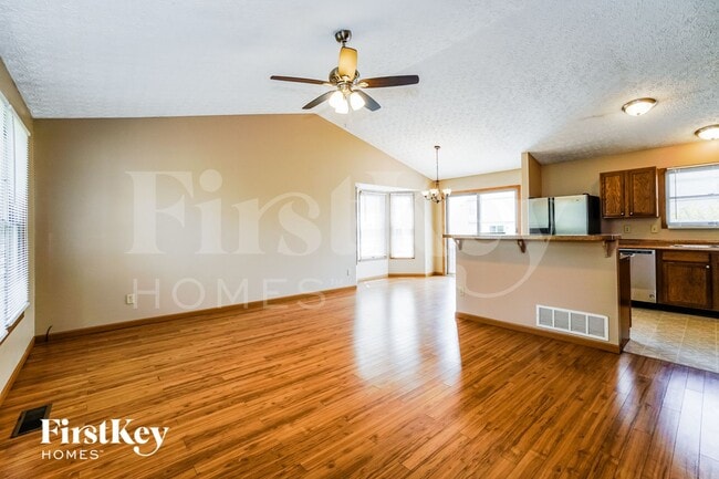 Building Photo - 5673 Larksdale Dr