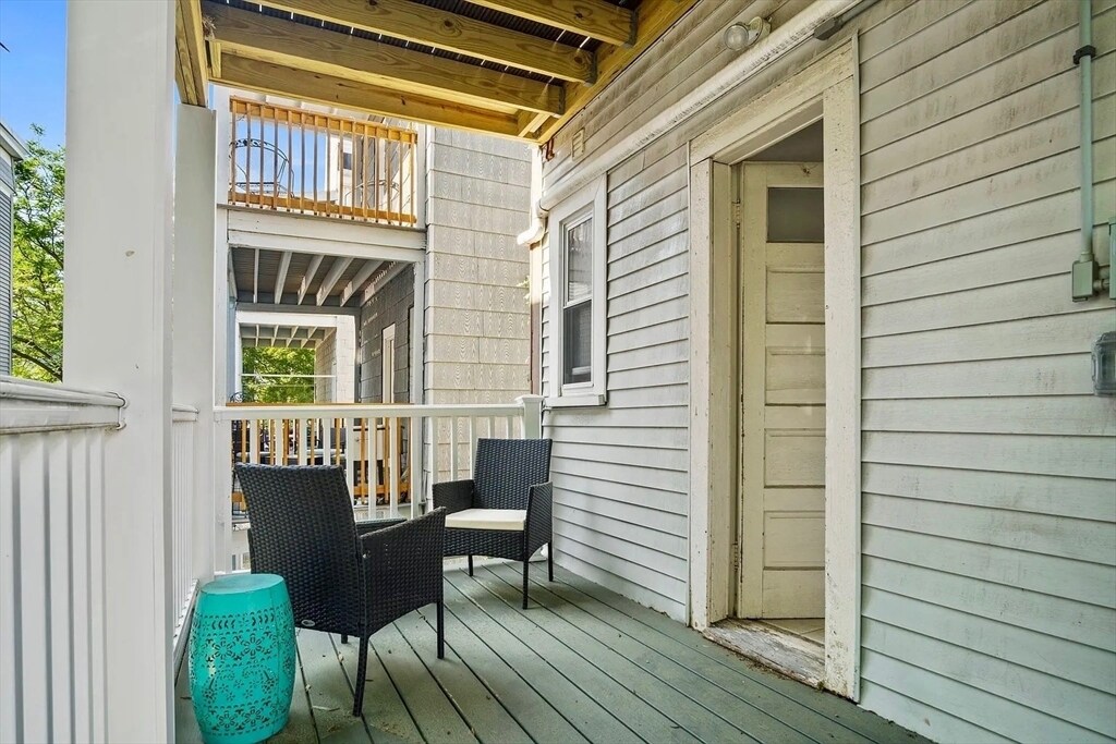 Primary Photo - 164 L St