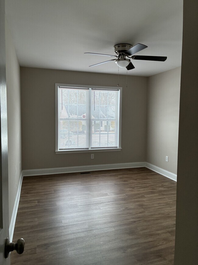 Foto del edificio - 231 Summerpine Pl