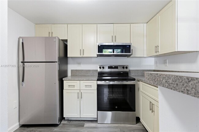 Foto del edificio - 9877 Nob Hill Ct
