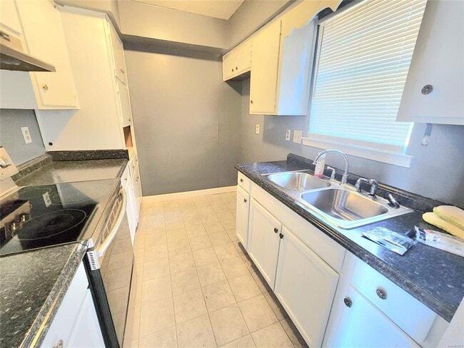 Foto del edificio - 6061 Briarhurst Dr