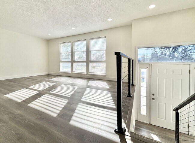 Foto del edificio - Beautiful Sandy Remodel Near Union Park!