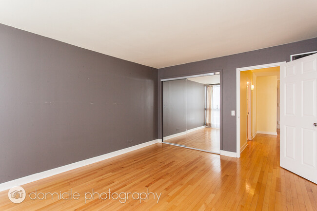 Building Photo - 1540 N La Salle Dr