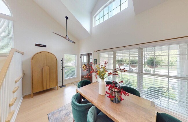 Foto del edificio - 2207 Periwinkle Ln