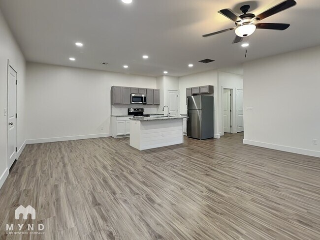 Foto del edificio - 5760 E Bristol St