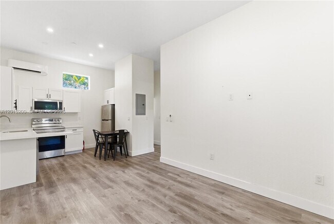 Foto del edificio - 830 SE 14th St