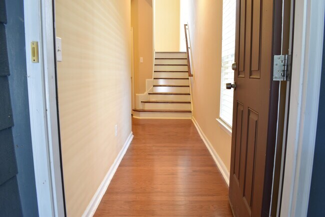 Entrada frontal - 892 Queen City Cres