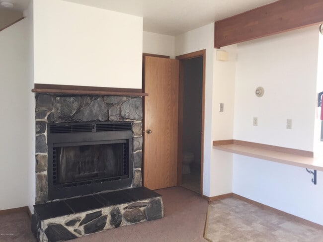 Building Photo - 1400 Carolyn Cir