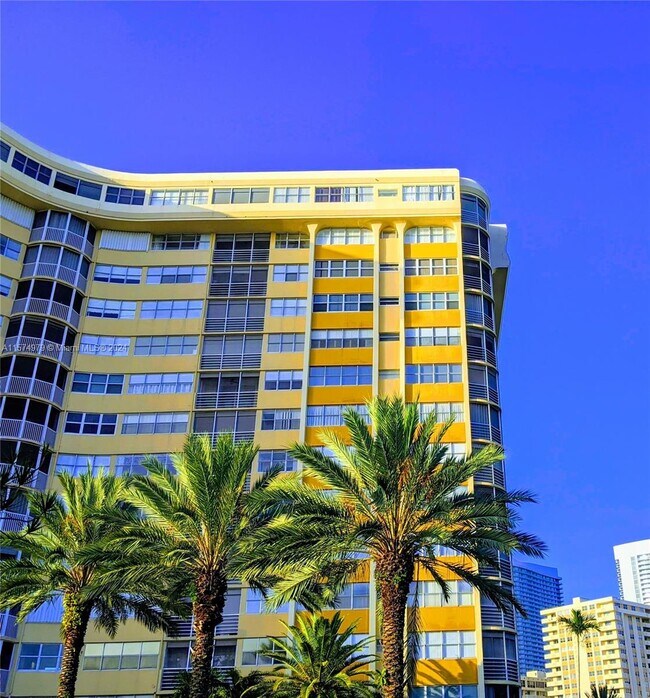 Building Photo - 100 Golden Isles Dr
