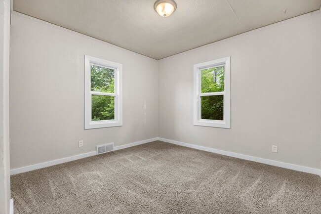 Foto del edificio - 2 Bedroom for Rent in Des Moines