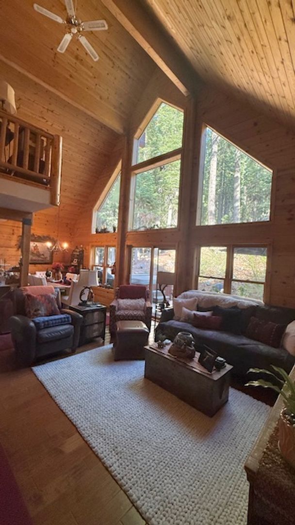 Foto del edificio - Charming Tahoe Donner Log Cabin with Hot Tub