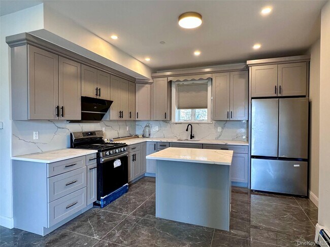 Foto del edificio - 64-67 185th St