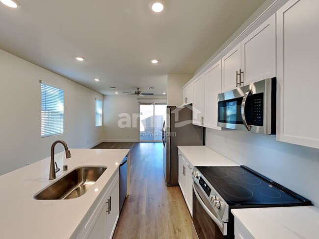 Foto del edificio - 510 Silverbell Fls Pl