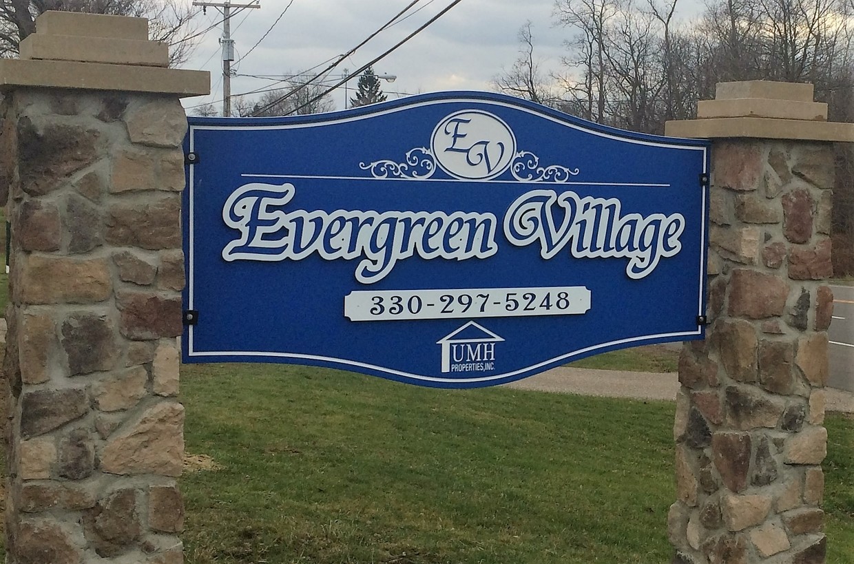 Evergreen Village Apartments in Mantua, OH