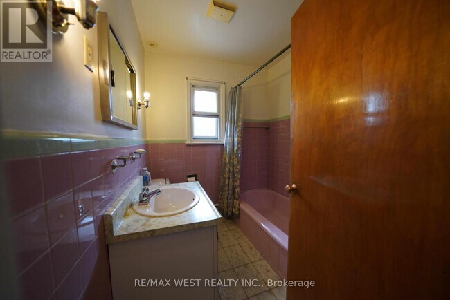 Photo du bâtiment - 2981 Weston Rd
