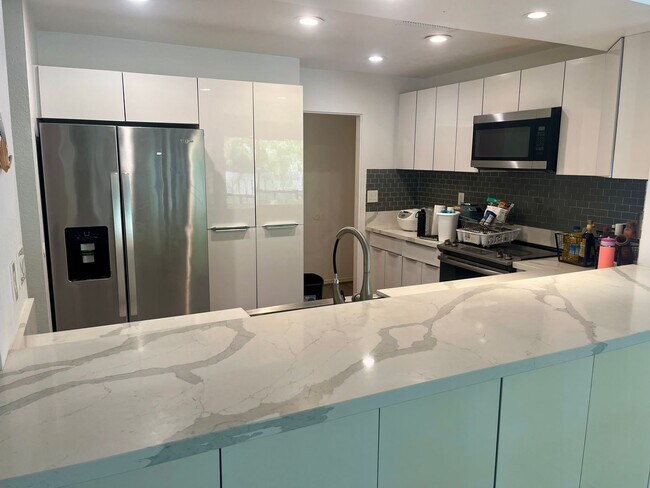 Building Photo - Modern Coastal Oasis: 1 Bedroom, 1 Bath All-Inclusive Retreat in Hawaii Kai