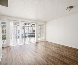 Building Photo - 2111 Holly Hall St