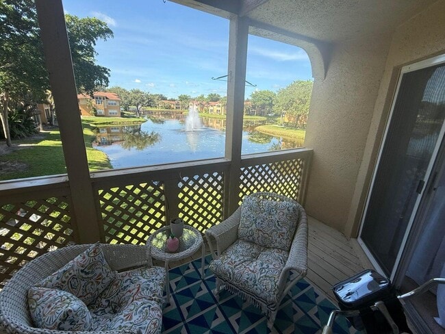 Building Photo - 4807 Via Palm Lakes Via