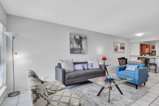 Building Photo - 2425 Ashdale Dr