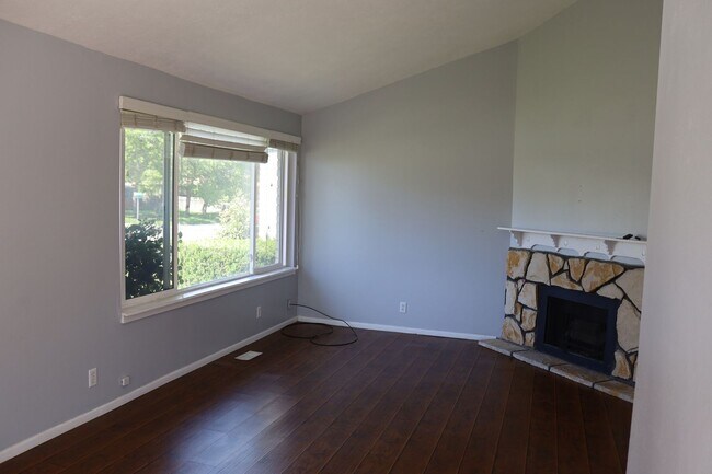 Building Photo - Malibu Duplex