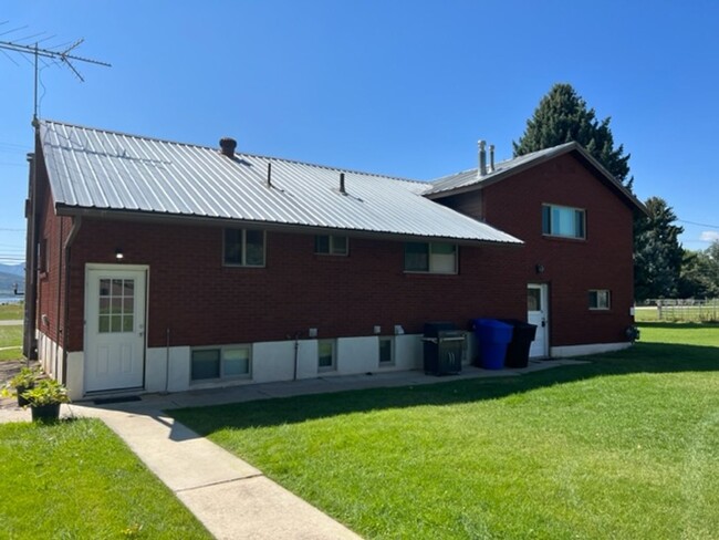 Building Photo - Beautiful home in the heart of Huntsville ...
