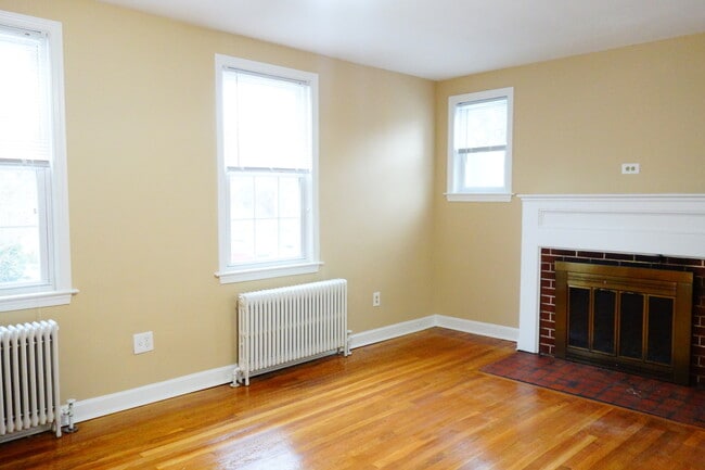 Building Photo - 807 Kennebec Ave