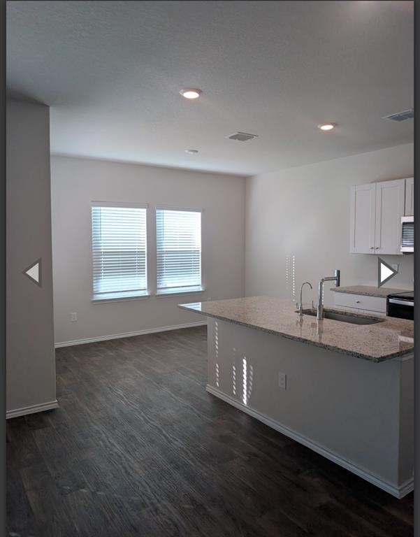 Foto del edificio - 3011 Lindenwood Wy