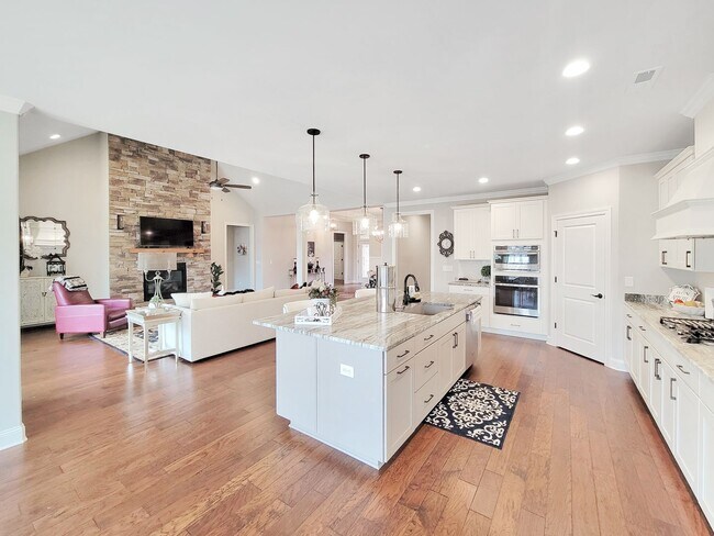 Foto del edificio - Gorgeous 3 Bedroom, 3 Bath Home Built in 2021- Madison, Alabama