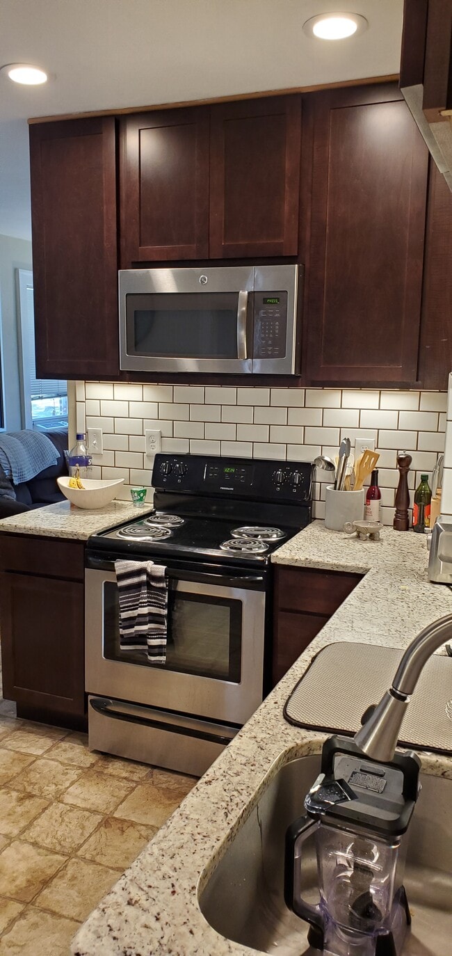 7012 Forsyth Blvd Unit 2W, Saint Louis, MO 63105 Condo for Rent in