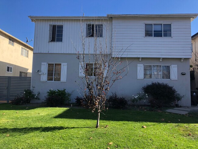 Front of building - 128 S Hayworth Ave