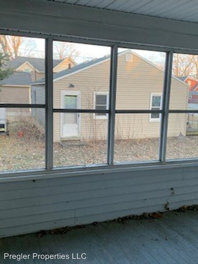 Building Photo - 3 br, 1.5 bath House - 723 W 3rd St