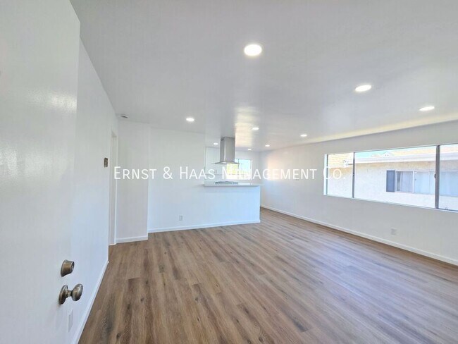 Foto del edificio - 4300 E 5th St