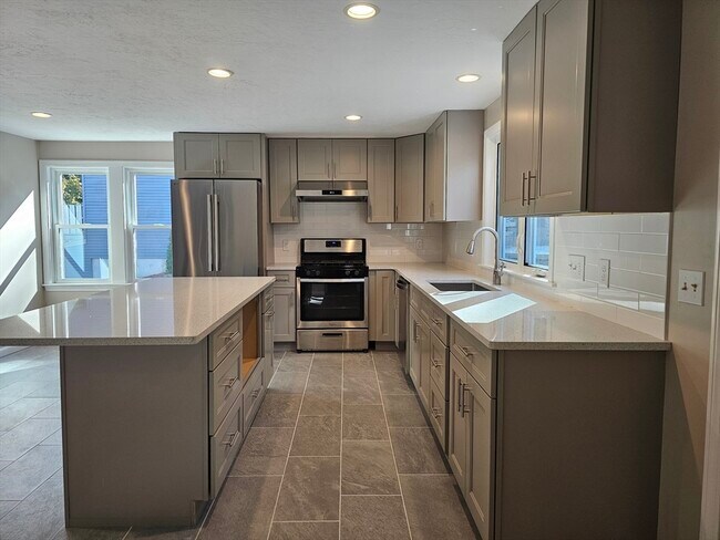 Building Photo - 44 Adams St