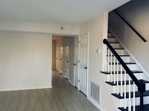 Building Photo - 1513 Kendall Dr