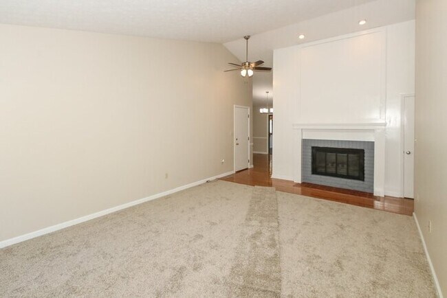 Foto del edificio - Walk from this Charming Home To The Carmel Arts District!