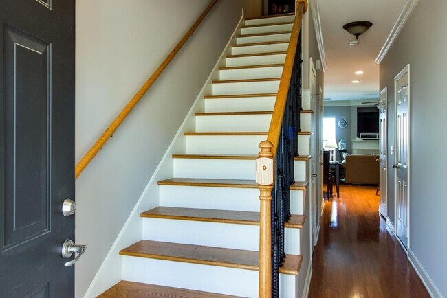 Foto del edificio - 2 Bedroom, 2.5 Bath Townhouse w/ Garage