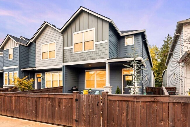 Foto del edificio - 3 Bed,2.5 Bath Townhome at the Landing At Salmon Creek
