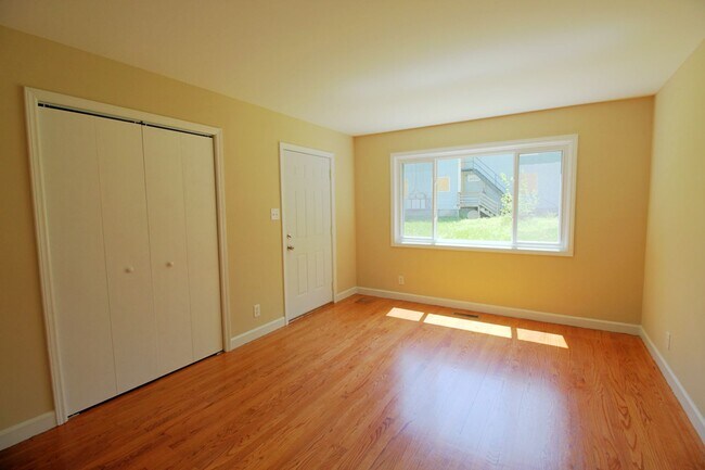 Foto del edificio - 2bd/1ba Apartment located 1 block from Duk...